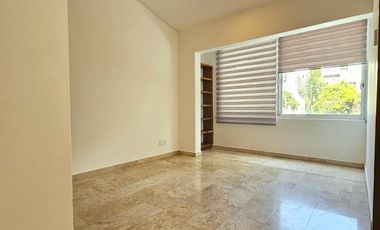 LAS CAÑADAS CASA EN VENTA CON ALBERCA EN ZONA TRANQUILA