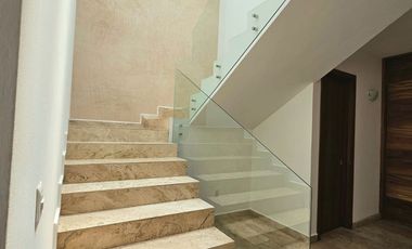 LAS CAÑADAS CASA EN VENTA CON ALBERCA EN ZONA TRANQUILA