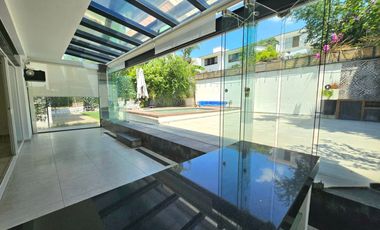 LAS CAÑADAS CASA EN VENTA CON ALBERCA EN ZONA TRANQUILA