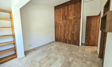 LAS CAÑADAS CASA EN VENTA CON ALBERCA EN ZONA TRANQUILA