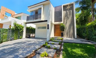 LAS CAÑADAS CASA EN VENTA CON ALBERCA EN ZONA TRANQUILA