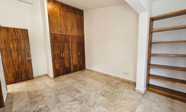 LAS CAÑADAS CASA EN VENTA CON ALBERCA EN ZONA TRANQUILA