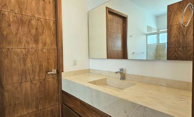 LAS CAÑADAS CASA EN VENTA CON ALBERCA EN ZONA TRANQUILA