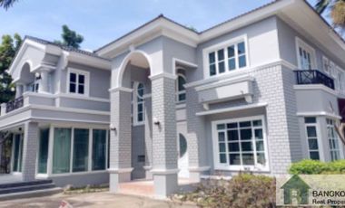 Nantawan Srinakarin Village | Elegant Detached 4 Bed 4 Bath House with Garden
