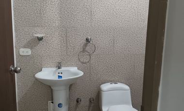 CASA RENTABLE CON TRES APARTAMENTOS;TRES PROPIEDADES EN UNA.