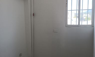 CASA RENTABLE CON TRES APARTAMENTOS;TRES PROPIEDADES EN UNA.