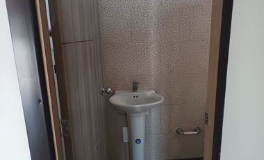 CASA RENTABLE CON TRES APARTAMENTOS;TRES PROPIEDADES EN UNA.