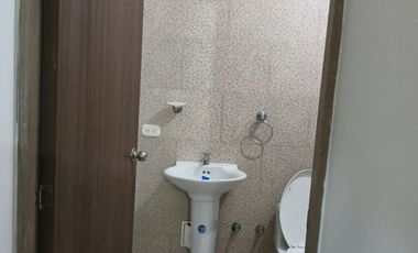 CASA RENTABLE CON TRES APARTAMENTOS;TRES PROPIEDADES EN UNA.
