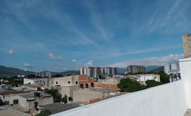 CASA RENTABLE CON TRES APARTAMENTOS;TRES PROPIEDADES EN UNA.