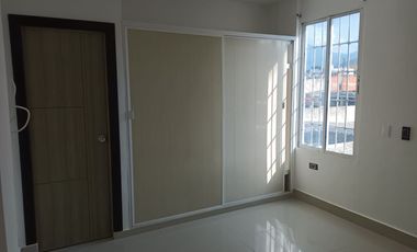 CASA RENTABLE CON TRES APARTAMENTOS;TRES PROPIEDADES EN UNA.