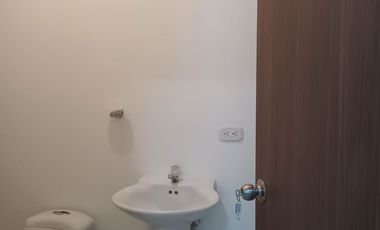 CASA RENTABLE CON TRES APARTAMENTOS;TRES PROPIEDADES EN UNA.