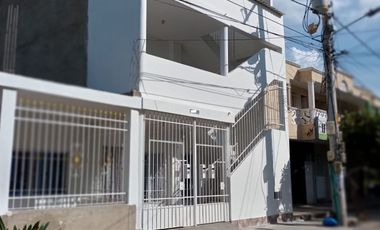 CASA RENTABLE CON TRES APARTAMENTOS;TRES PROPIEDADES EN UNA.