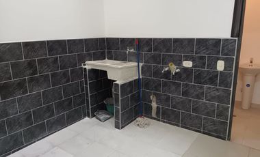 CASA RENTABLE CON TRES APARTAMENTOS;TRES PROPIEDADES EN UNA.