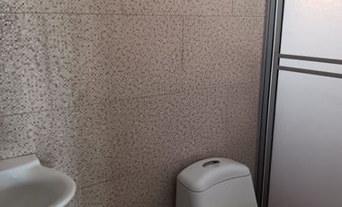 CASA RENTABLE CON TRES APARTAMENTOS;TRES PROPIEDADES EN UNA.