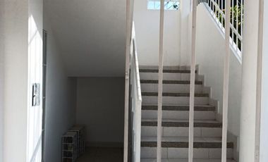 CASA RENTABLE CON TRES APARTAMENTOS;TRES PROPIEDADES EN UNA.