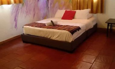 ESPECTACULAR HOTEL EN VENTA UBICADO EN SUESCA-CUNDINAMARCA Se Vende Hotel en Suesca Cundinamarca.  A 1 cuadra de la entrada principal de (la zona turí