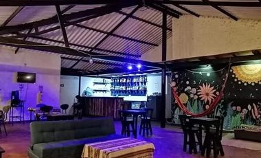 ESPECTACULAR HOTEL EN VENTA UBICADO EN SUESCA-CUNDINAMARCA Se Vende Hotel en Suesca Cundinamarca.  A 1 cuadra de la entrada principal de (la zona turí