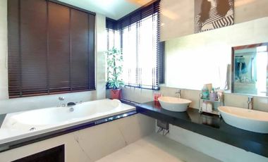 Modern house for Sale / Rent near 89 plaza, Varee international school, city center and Chiang Mai Airport.