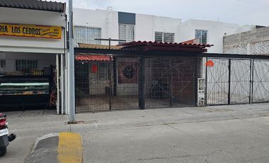 CASA EN VENTA ACONDICIONADA PARA NEGOCIO!!!