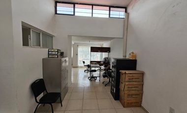 CASA EN VENTA ACONDICIONADA PARA NEGOCIO!!!