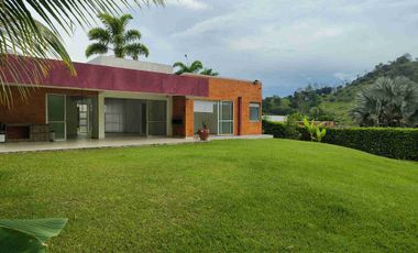 ARRIENDO CONDOMINIO  COMBIA