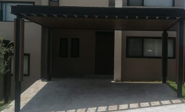 Casa de 3 recámaras en Villa Carriedo Querétaro pegado a Lomas del Camapanario Norte