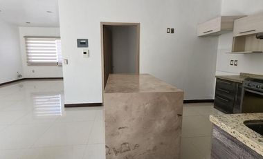 Casa de 3 Pisos en Venta, Residencial Los Cedros, Pachuca, Hidalgo.