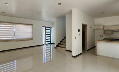 Casa de 3 Pisos en Venta, Residencial Los Cedros, Pachuca, Hidalgo.