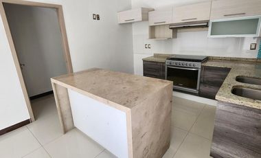 Casa de 3 Pisos en Venta, Residencial Los Cedros, Pachuca, Hidalgo.