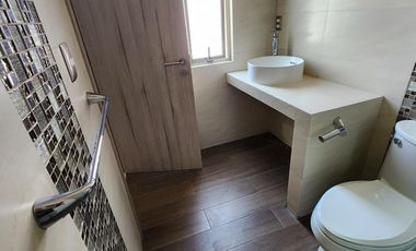 Casa de 3 Pisos en Venta, Residencial Los Cedros, Pachuca, Hidalgo.