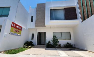 Casa de 3 Pisos en Venta, Residencial Los Cedros, Pachuca, Hidalgo.