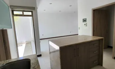 Casa de 3 Pisos en Venta, Residencial Los Cedros, Pachuca, Hidalgo.