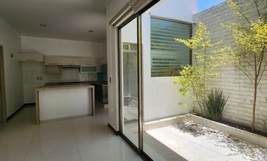 Casa de 3 Pisos en Venta, Residencial Los Cedros, Pachuca, Hidalgo.
