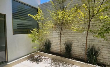 Casa de 3 Pisos en Venta, Residencial Los Cedros, Pachuca, Hidalgo.