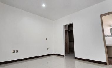 Casa de 3 Pisos en Venta, Residencial Los Cedros, Pachuca, Hidalgo.