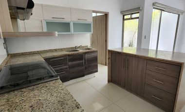 Casa de 3 Pisos en Venta, Residencial Los Cedros, Pachuca, Hidalgo.