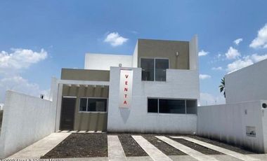 En venta casa en Fracc Real de Juriquilla 3 recàmaras balcòn vigilancia LP-24-38
