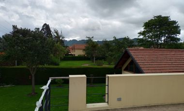 Casa en Venta o en Renta via Sopó Sector los Clubes.