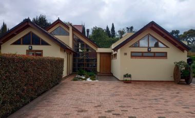 Casa en Venta o en Renta via Sopó Sector los Clubes.