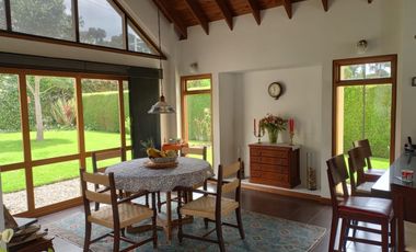 Casa en Venta o en Renta via Sopó Sector los Clubes.