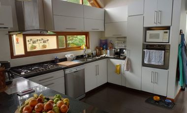 Casa en Venta o en Renta via Sopó Sector los Clubes.