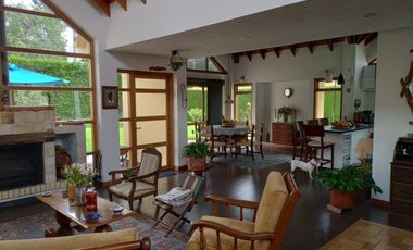 Casa en Venta o en Renta via Sopó Sector los Clubes.
