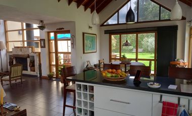 Casa en Venta o en Renta via Sopó Sector los Clubes.