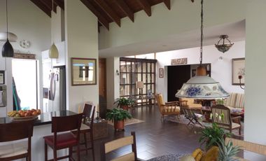 Casa en Venta o en Renta via Sopó Sector los Clubes.