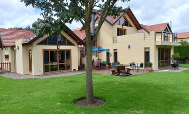 Casa en Venta o en Renta via Sopó Sector los Clubes.