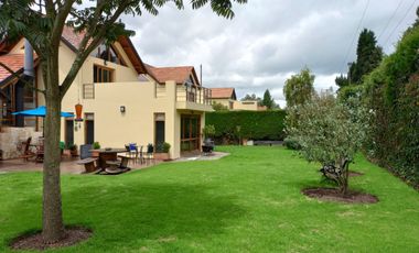 Casa en Venta o en Renta via Sopó Sector los Clubes.
