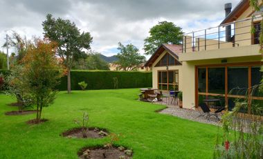 Casa en Venta o en Renta via Sopó Sector los Clubes.