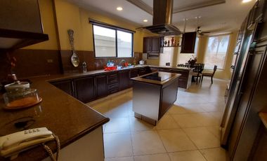 Samborondon, Venta de Hermosa Casa 5 Dorm. con Piscina