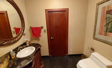 Samborondon, Venta de Hermosa Casa 5 Dorm. con Piscina