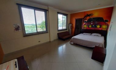 Samborondon, Venta de Hermosa Casa 5 Dorm. con Piscina